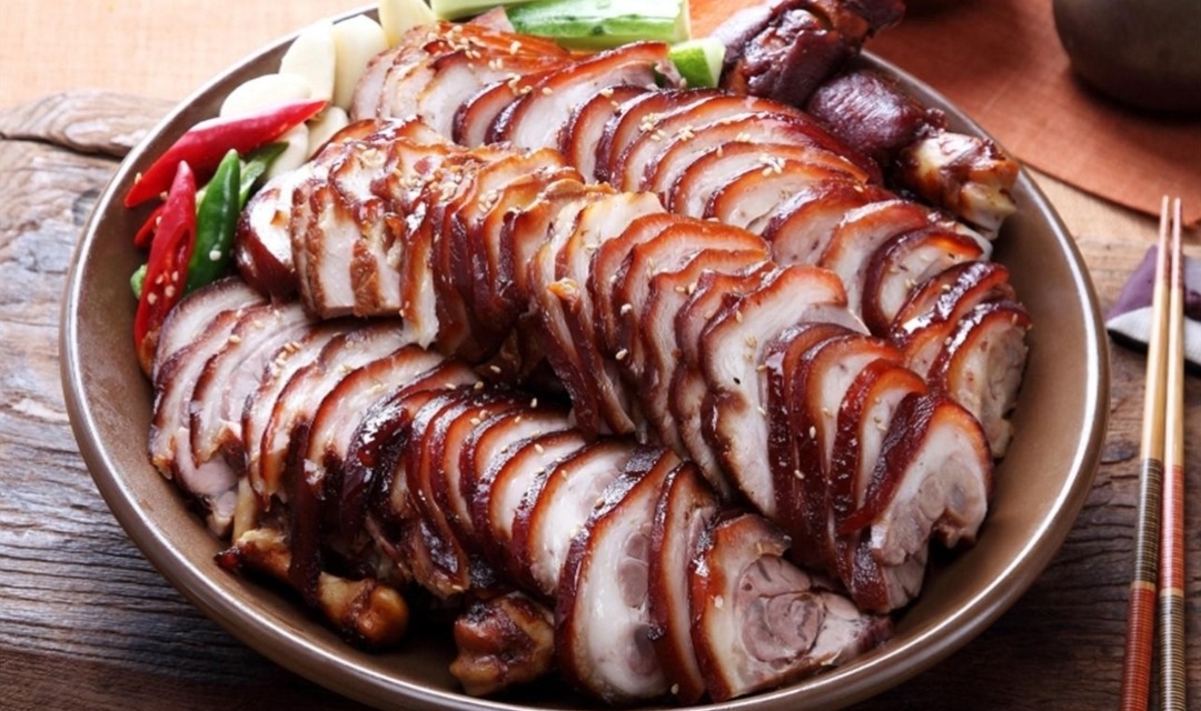 Gajangmatitneunjokbal (가장맛있는족발) 1