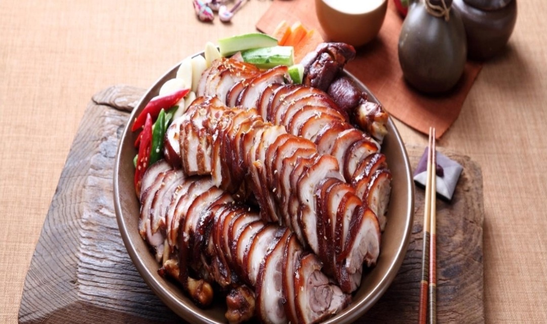 Gajangmatitneunjokbal (가장맛있는족발) 3