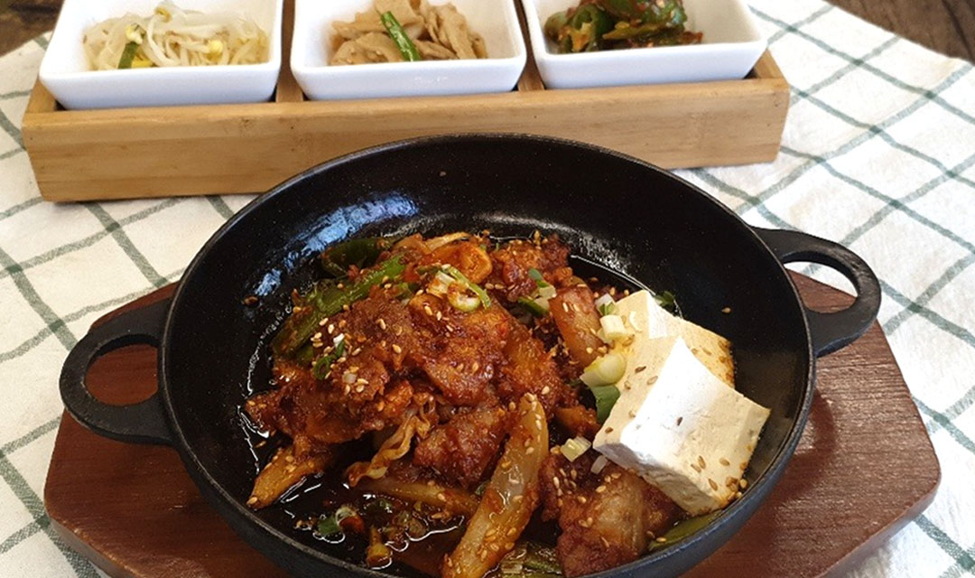 돼지고기듬뿍넣은김치찌개 2