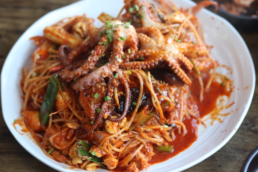Oksuhaemuljjimkalguksu (옥수해물찜칼국수) 1
