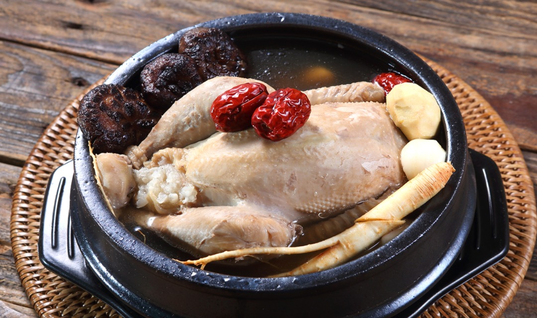 Gilgayeopenurungjisamgyetang (길가옆에누룽지삼계탕) 3