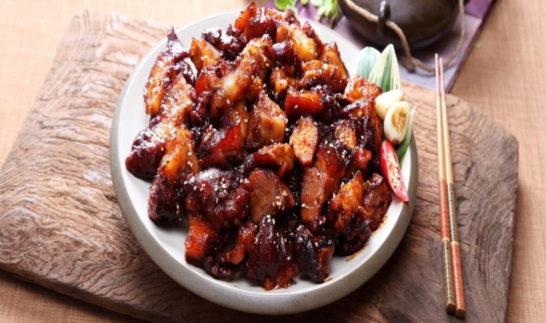 Gajangmatitneunjokbal (가장맛있는족발) 2