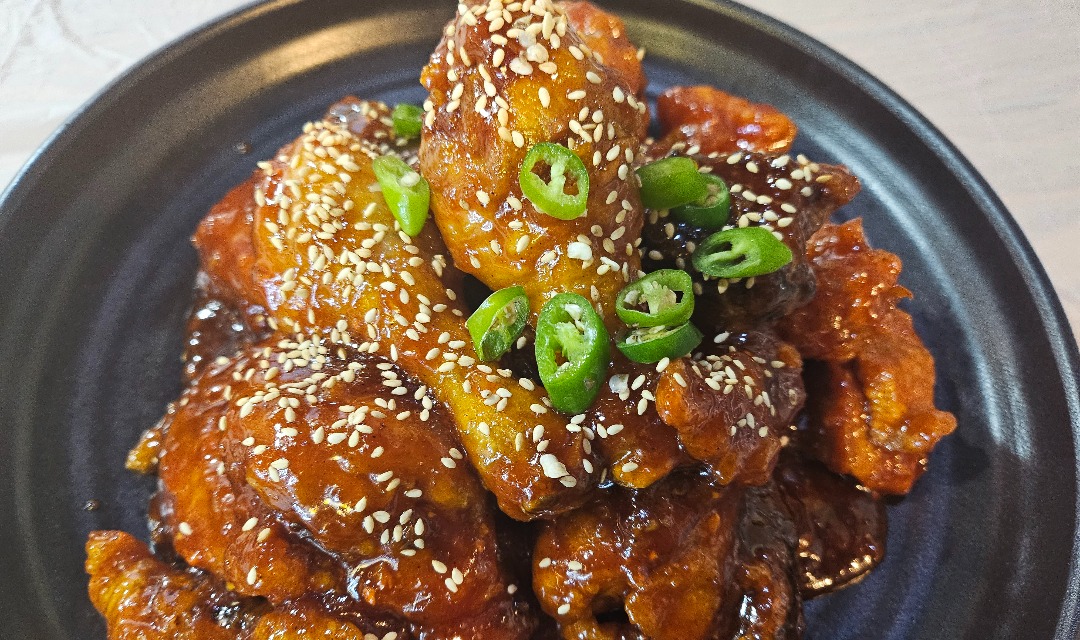 Tongyeongmaneuldak (통영마늘닭) 2