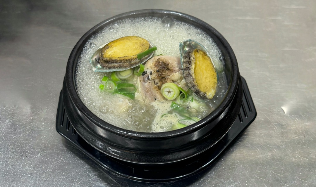 Cheonhailmi samgyetang) (천하일미 삼계탕)) 1
