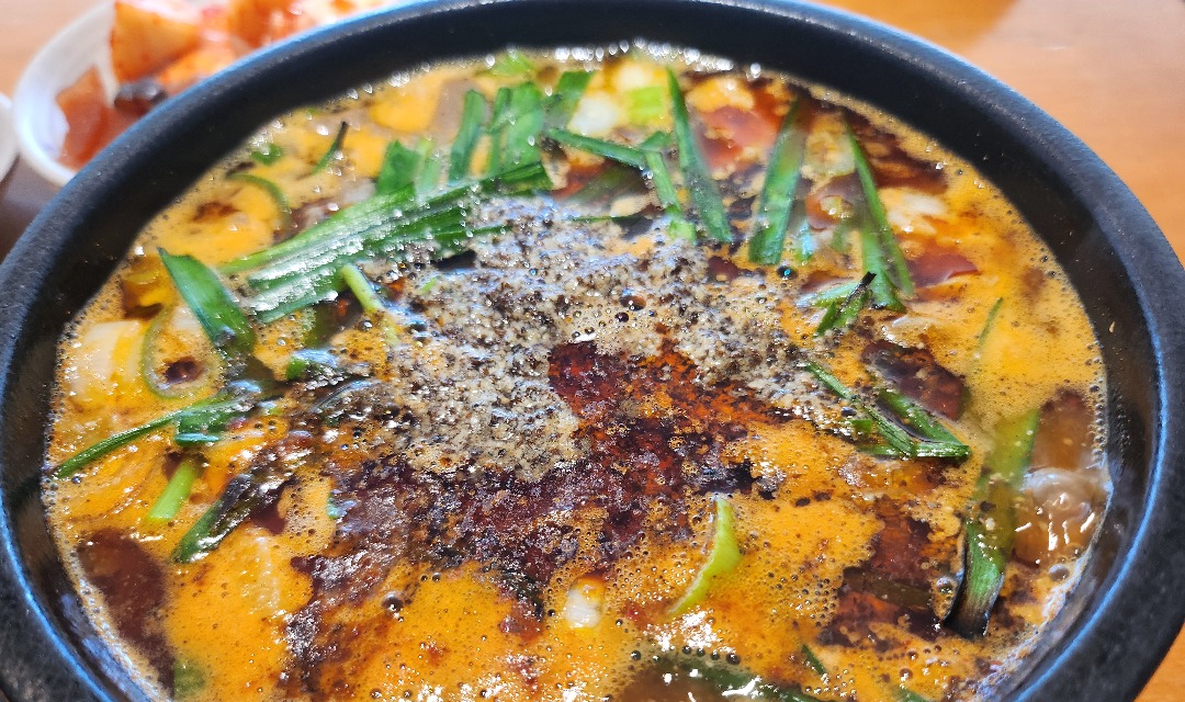 Jobujamaeunsundaega (조부자매운순대가) 2