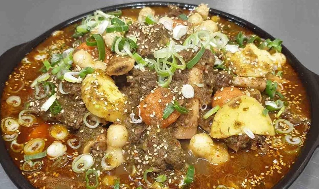 Gojipsengeujipgalbitang (고집센그집갈비탕) 3