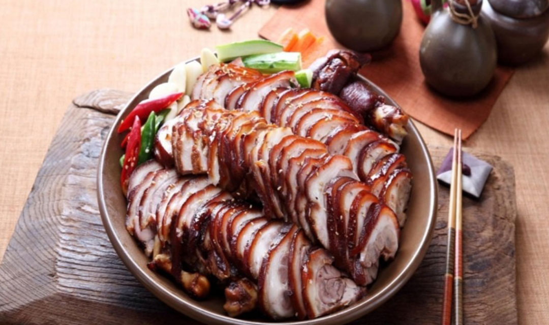 Gajangmatitneunjokbal (가장맛있는족발) 3