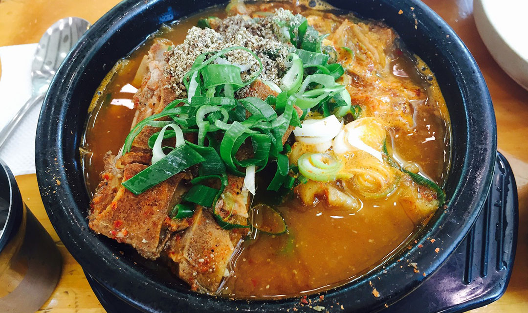 Suragantongppyeogamjatang (수라간통뼈감자탕) 3