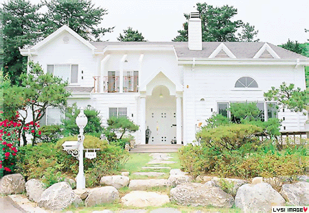 송운 사랑방 (Song Woon Art Hall)