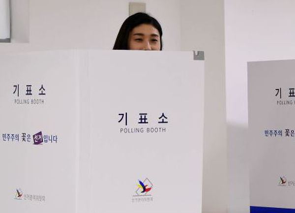 í‚¤ê°€ ì»¤ì„œ ì™¸ë¡œìš´ ê¹€ì—°ê²½ ã… ã…  Jpg 1boon