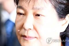 박근혜, 30년 구형받고 2심서 25년형..전직 대통령들 형량은
