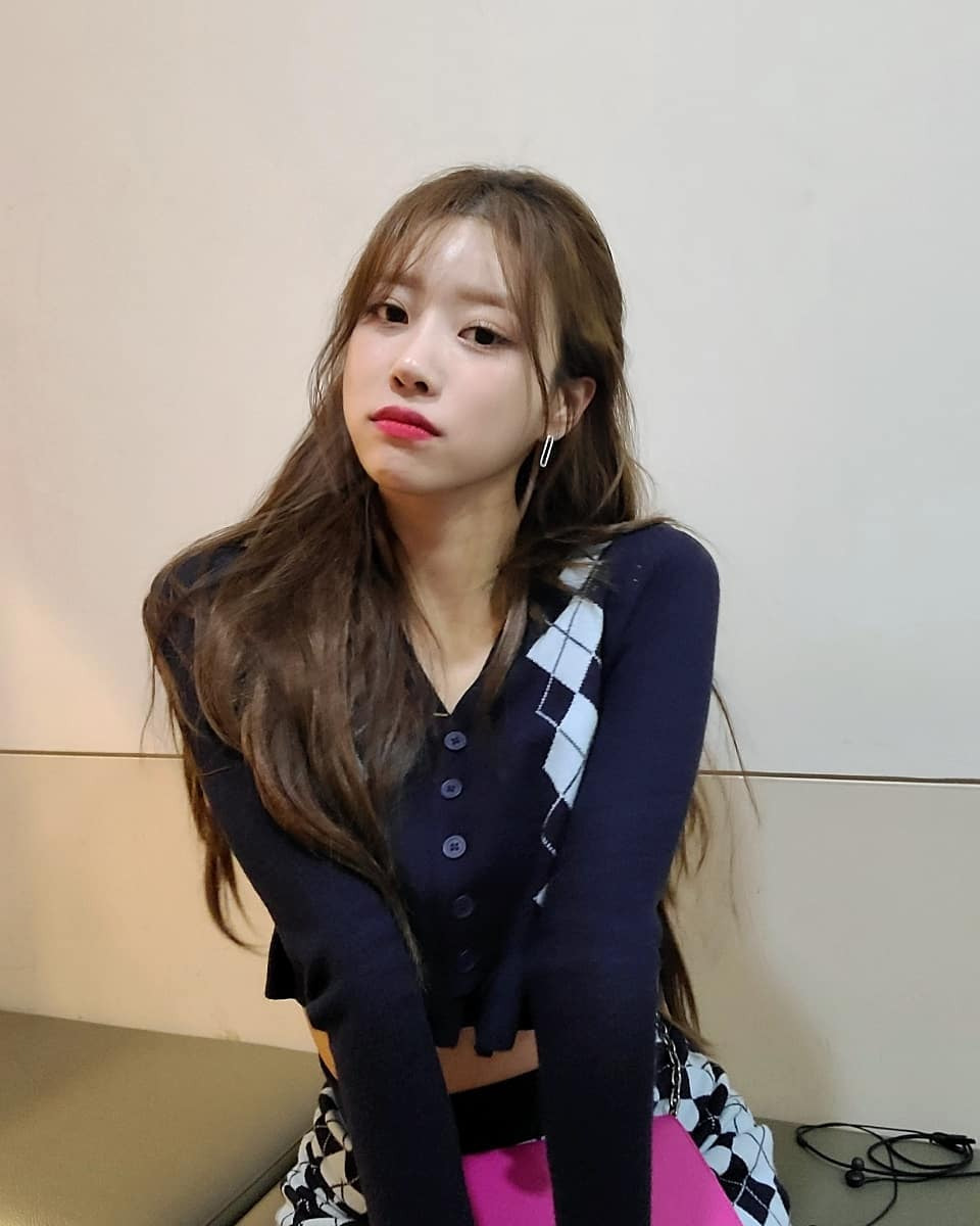 썸네일-백으로 아슬아슬하게 가린 체크초미니 이미주-이미지