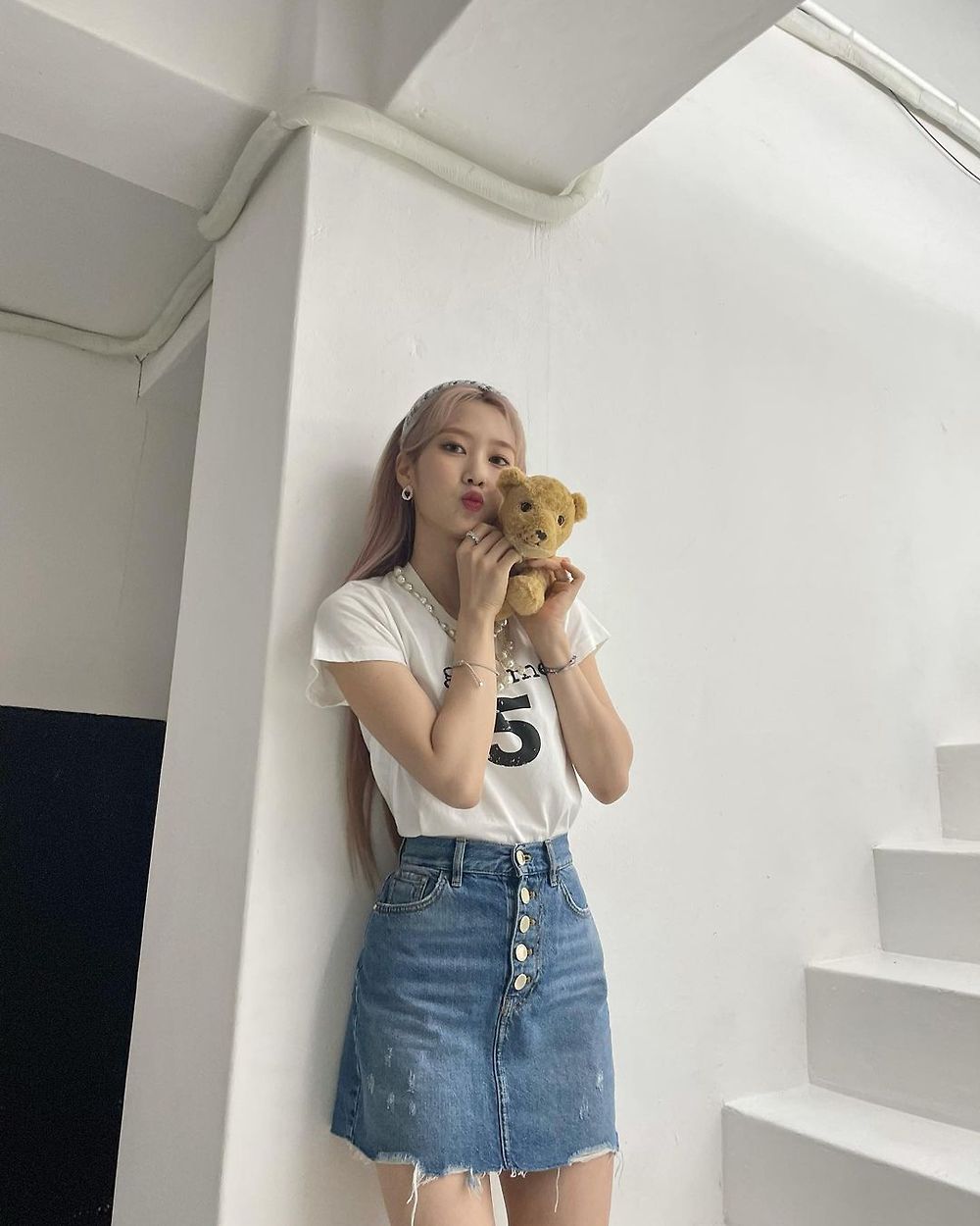 썸네일-찢어진 청치마 지호  오마이걸  인스타-이미지