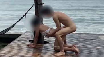 바닷가에서 시원하게 박아대는 쾌남