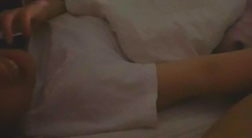 다른 남자랑 통화하면서 남편자지 주물럭거리는 아내