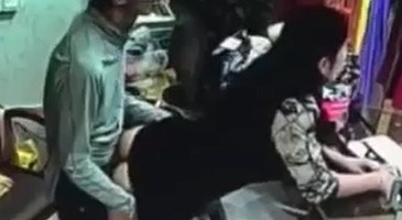 손님오면 우짤라고 가게에서 떡치는 중년커플