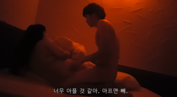 애널 아프다는 여친 살살 달래가며 시도