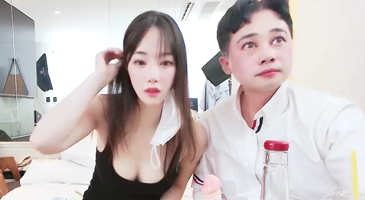 얼공까지 확실하게 서비스 해주는 스트립챗 채널 아시안 모델