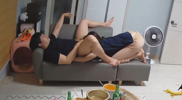 평화롭게 동거하는 커플의 일상