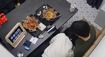 조그만 커튼방 그안에선 과연 어떤 일들이
