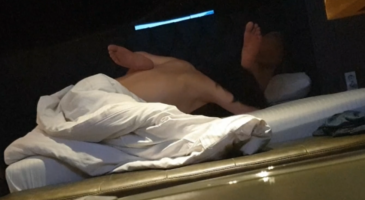 혈기 왕성한 젊은 놈이랑 바람 피우는 아지매