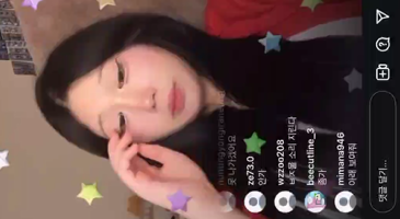 수치를 모르고 보지 발라당 까고 자위하는 어린년
