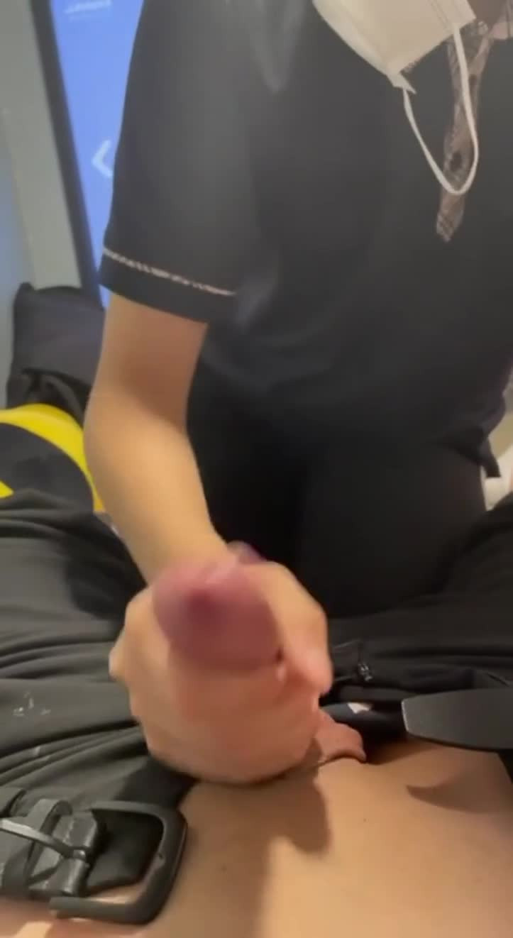 오빠 ~ 이렇게 해주면 좋아_ 그냥 흔들어 ㅋㅋ 대딸 첨해주는 얼라년 !!