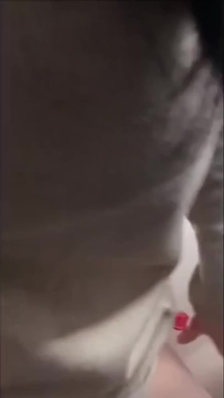 아무도 없는 교회강당 한켠에서 짦은 섹스