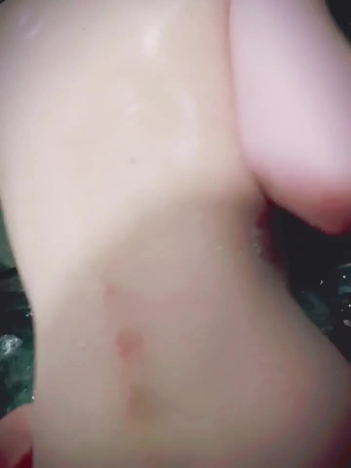 리얼커플 욕조에서 휴대폰들고 직촬야동