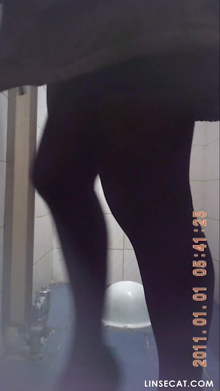 한국화장실 엿보기_ 온갖 이상한 사람들, 화장실에서 아이스크림을 먹다, 다른 사람이 사용한 화장지를 쓰레기통에서 주워 질을 닦는다, 이것이 질병을 퍼뜨릴까