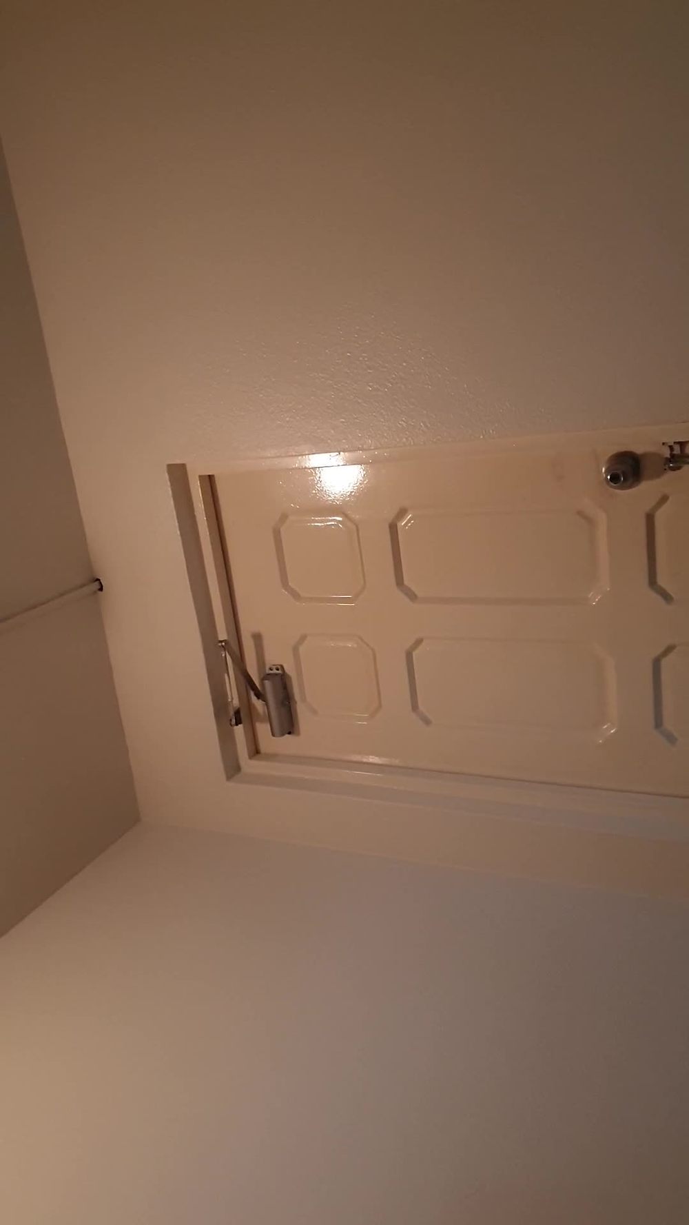 계단 간단 흰티녀