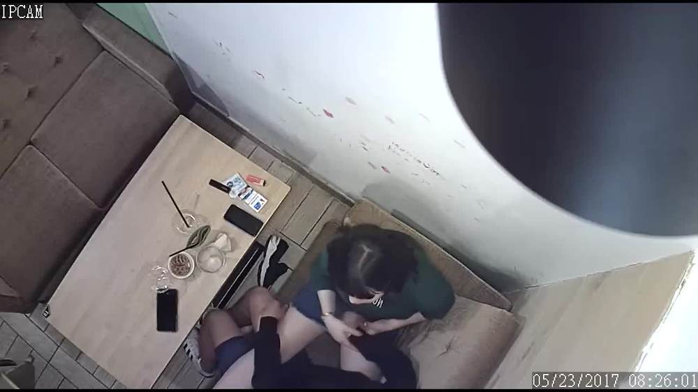 카페 룸에서 대놓고 떡치는 간큰커플