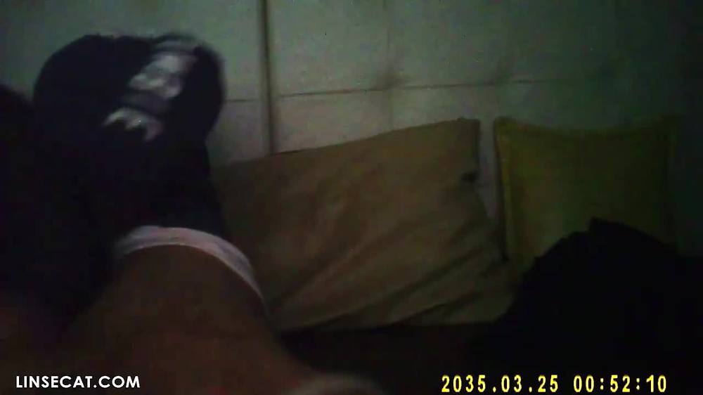 한국의 가수이자 작곡가인 황씨는 여러 여성이 자신의 거시기를 먹는 모습과 그와 섹스하는 모습을 비밀리에 녹화했습니다