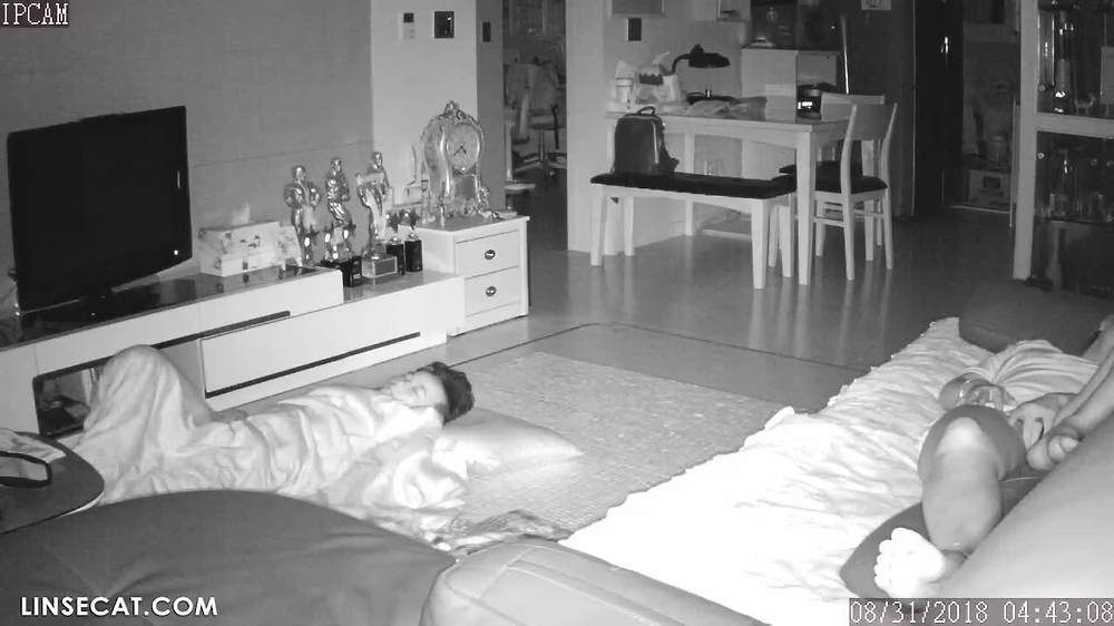 해킹된 홈 IP 카메라_ 한국 여성 4명이 자위를 하고 있다. 아름다운 여자가 자면서 자위를 하는데, 혹시 음란한 꿈을 꾸고 있는 걸까요_ 2024년 2월 한국 여성과 남자친구가 가상 섹스를 했다.