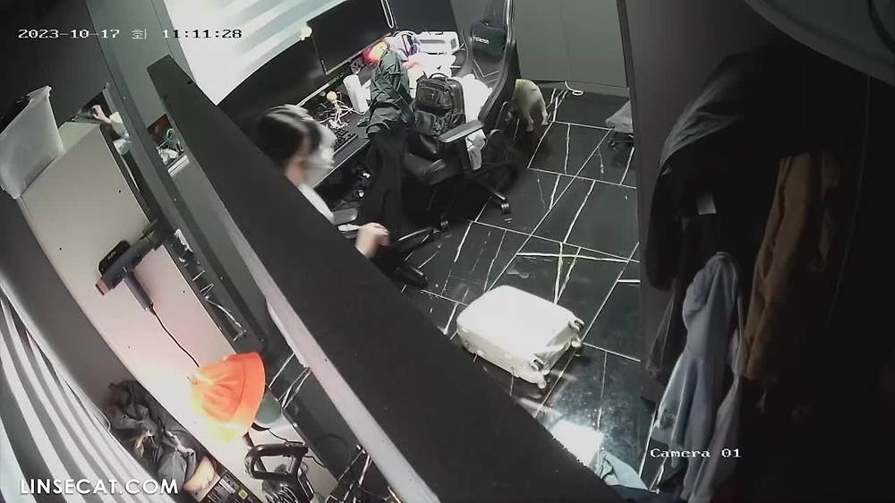 2024년 한국 가정용 IP 카메라가 해킹당했습니다. 옷을 갈아입는 큰 가슴의 아름다운 소녀를 엿보는 것입니다. 그녀의 가슴과 엉덩이는 최고 수준입니다. 그녀와 한 번 섹스할 수 있다면 평생 만족할 것입니다