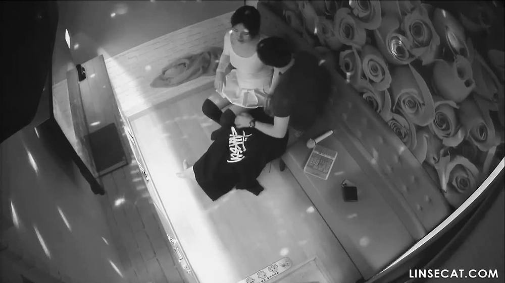 독점 영상! 2024년에 한국 노래방 OK의 IP 카메라가 해킹당했습니다. 그의 여자친구는 섹시한 옷을 입고 있었고, 소년의 뇌는 성욕에 완전히 사로잡혀 그녀와 섹스를 하고 싶었습니다. 그가 자신의 자지를 그녀의 보지에 문질렀을 때 그녀는 굴욕감을 느꼈다