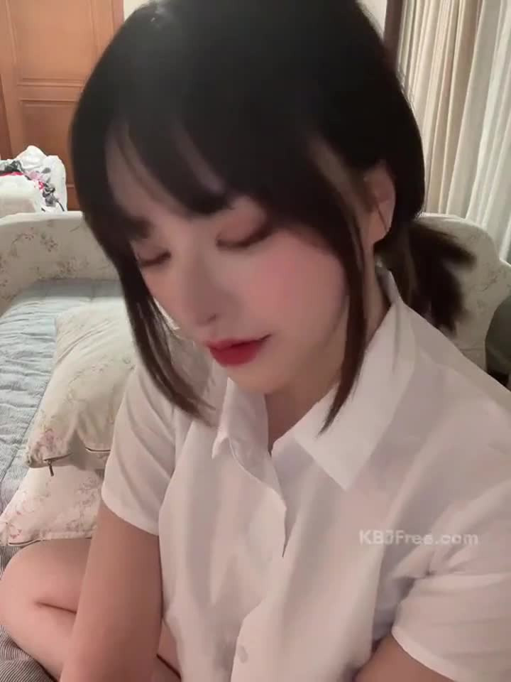 이번 시험 망했다고 투정부리는 밍이