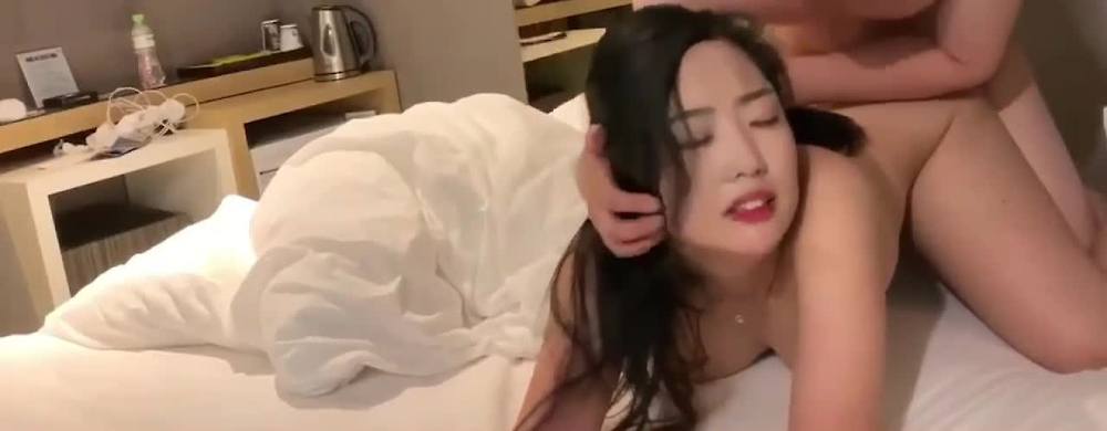 글래머 여친 머리채 잡고 엉덩이를 파파팍