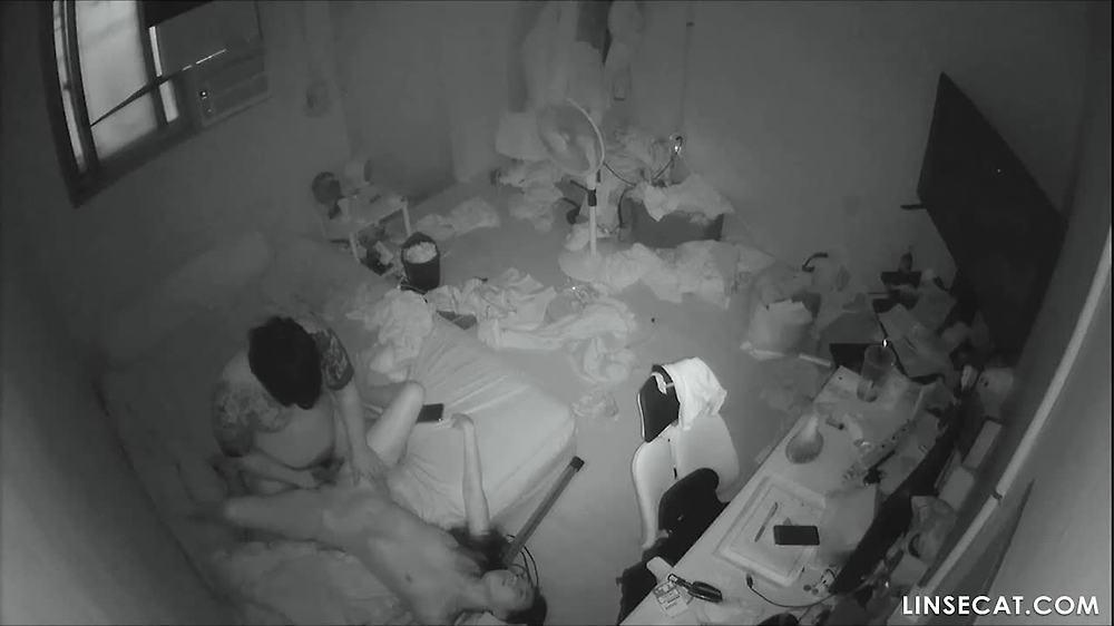 2024 최신! 해킹된 한국 홈 IP 카메라_ 뚱뚱한 소년이 섹시한 여자친구와 섹스합니다. 그는 그녀가 지칠 때까지 손과 자지를 사용하여 그녀와 섹스했습니다