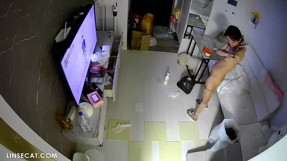 2024년 한국의 가정용 IP 카메라가 해킹당했습니다. 두 남자친구 중 어느 누구도 그녀의 성적 욕구를 만족시키지 못했고 그녀는 종종 자위를 했습니다. 그녀는 3분 만에 오르가즘에 도달했는데, 이는 그녀가 얼마나 흥분했는지를 보여줍니다