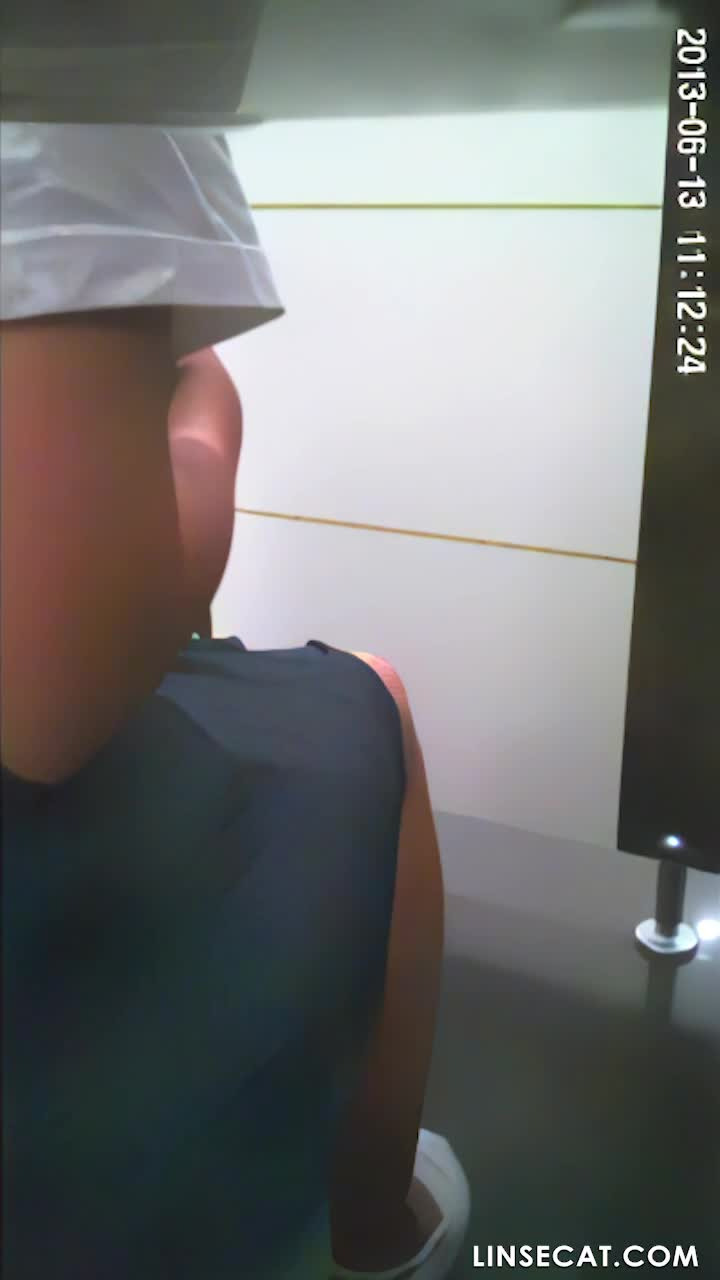 한국 화장실 몰래카메라_ 음악학교의 소녀들. 3분 동안 화장지로 항문을 문질렀는데, 항문 자위를 한 걸까요