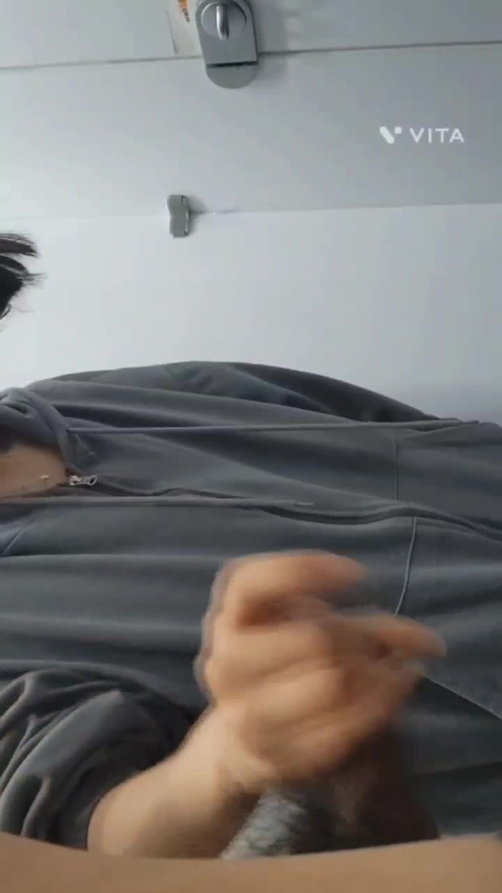 단발 회색추리닝 화장실 간단녀