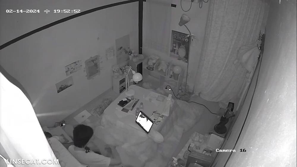 2024년 한국의 일일 렌탈 IP 카메라가 해킹당했습니다. 한 잘생긴 소년이 한 달 안에 2명의 다른 여자와 데이트를 했습니다. 손으로 오르가즘을 느끼게 한 뒤 구강성교를 하고 정액을 삼켰다