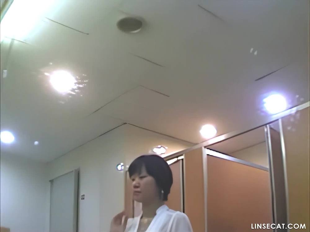 HD 화질 복원. 10년 전, 모 명문 대학교 여자 화장실에서 발생한 도촬 사건은 대한민국을 충격에 빠뜨렸다.