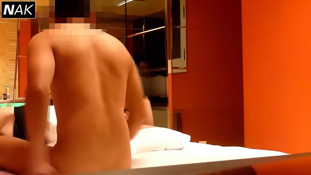 어디서 본듯한 미모의 해외출장녀