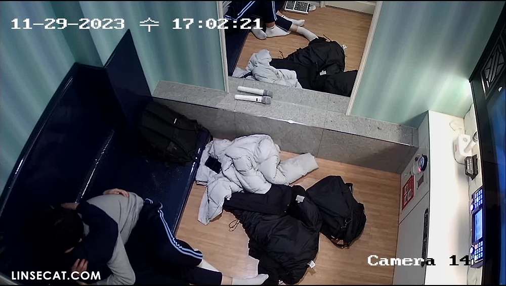 요청) 2023년 한국노래방 IP카메라 해킹당했다. 안경미인의 요구는 남자친구가 가슴은 만져도 질은 만질 수 없다는 것이다