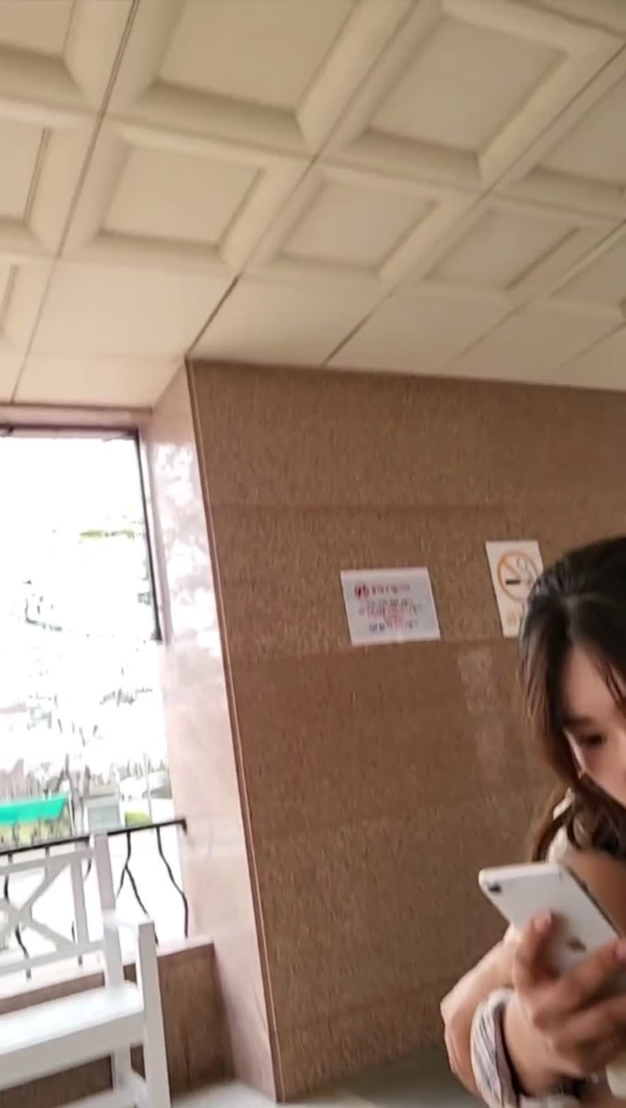 여사친 대화중 도촬하기