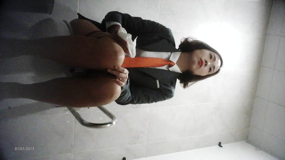 한국증권거래소 여자화장실 몰카 (4)