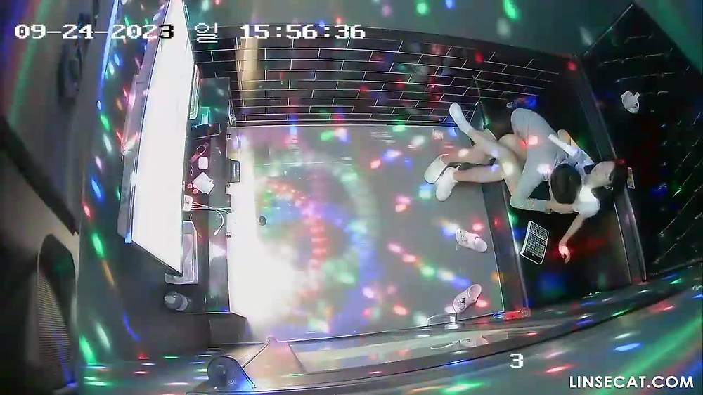 IP) 가슴빨고 물고빨고 하는데 바지위로 비비기만하는 순진한 남친