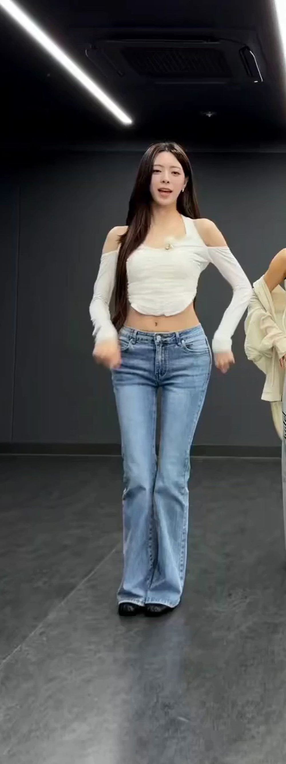 ITZY - Yuna-메인 썸네일 이미지